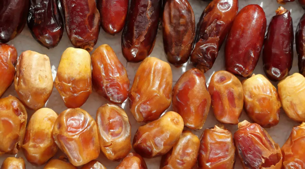 التمر الطازج يُعدّ خياراً مثالياً كوجبة خفيفة صحية (بيكسلز)