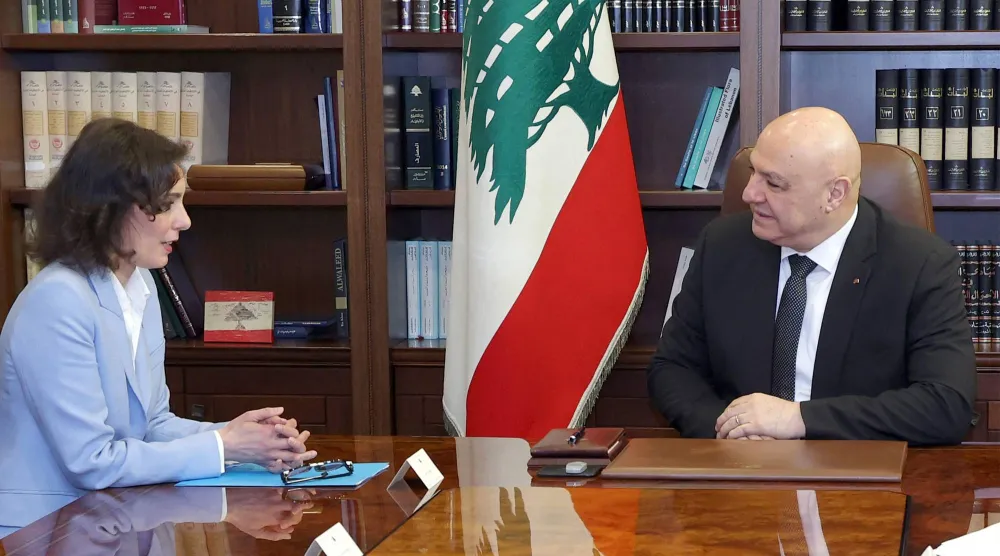 الرئيس اللبناني جوزيف عون يستقبل المفوضة الأوروبية لشؤون المساواة والجاهزية وإدارة الأزمات حجّة لحبيب (أ.ف.ب)