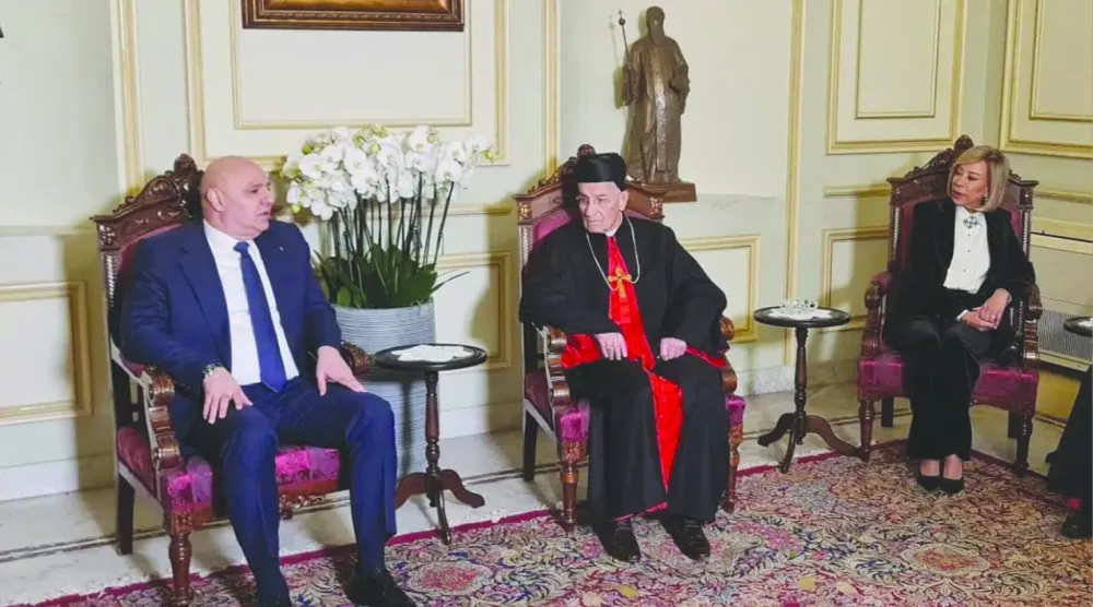 الرئيس اللبناني العماد جوزيف عون ترافقه زوجته نعمت عون في لقاء البطريرك الراعي (أرشيفية - «الوطنية للإعلام»)