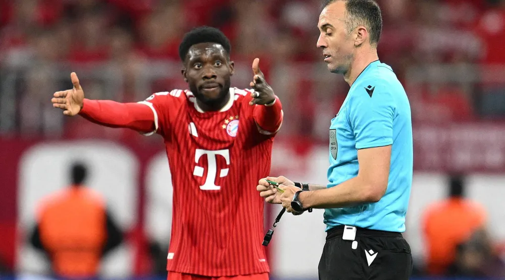 لاعب بايرن ميونيخ وقائد منتخب كندا ألفونسو ديفيز (رويترز)