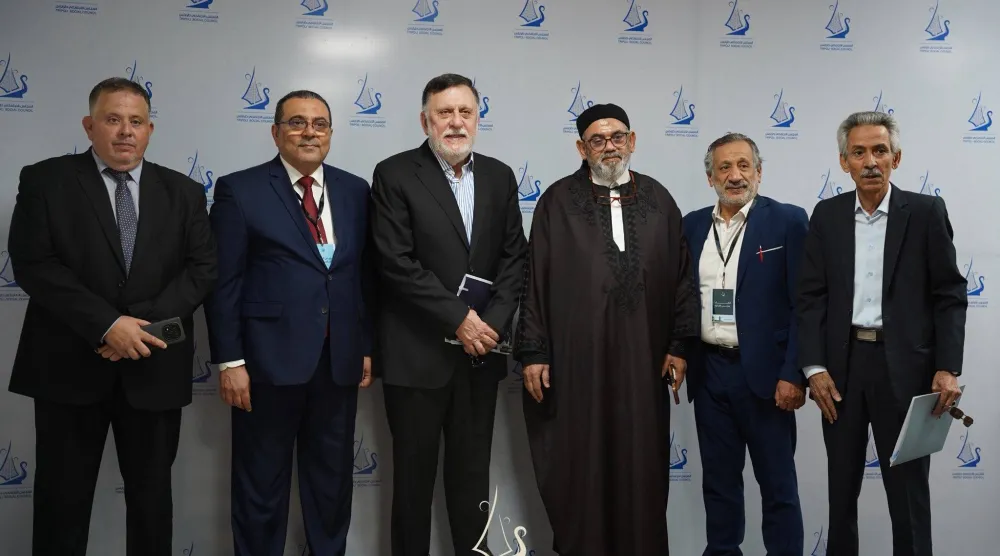 فائز السراج (إلى الوسط) خلال إشهار المجلس الاجتماعي طرابلس الأسبوع الماضي (الصفحة الرسمية للمجلس)