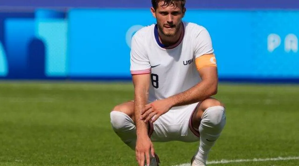 لاعب الوسط الأميركي تانر تيسمان (رويترز)
