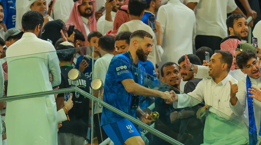 الفرنسي كريم بنزيمة مهاجم فريق الهلال (تصوير: محمد المانع) 
