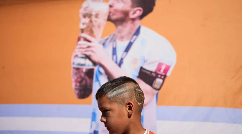 الجماهير الأرجنتينية تريد فوز بلادها بكأس العالم (أ.ب)