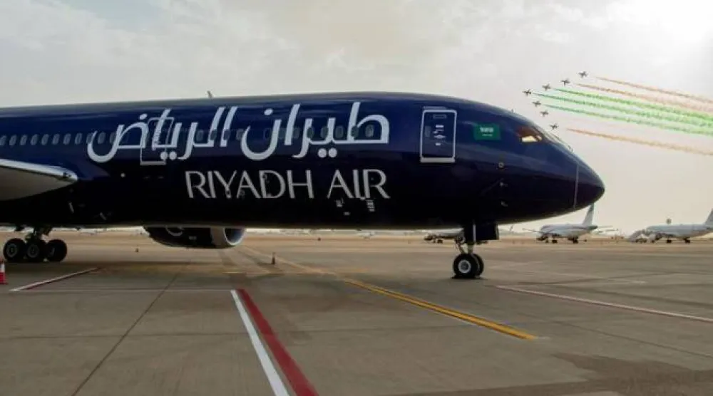 طائرة «بوينغ 878-9 دريملاينر» التابعة لـ«طيران الرياض» في مطار الملك خالد الدولي (أرشيفية - الرياض)