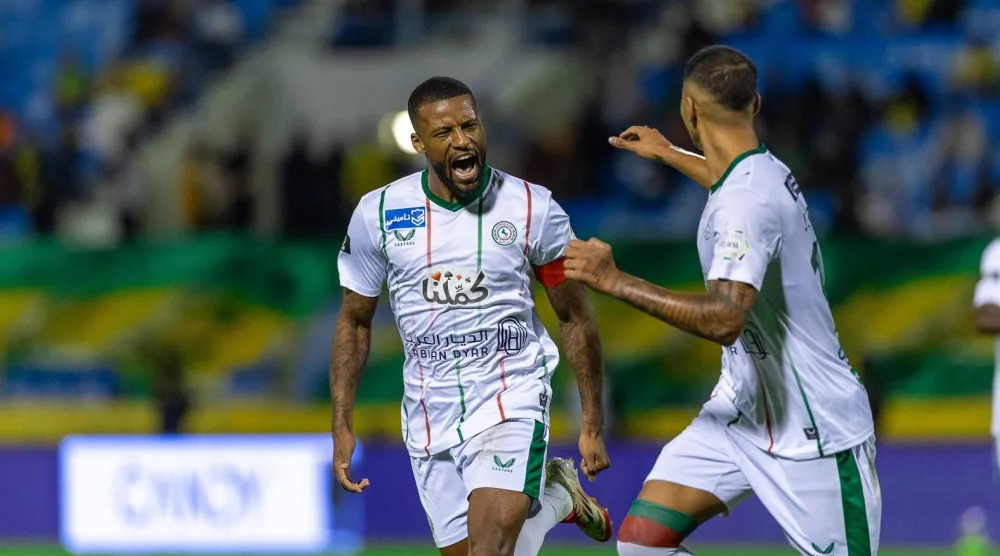 فينالدم لاعب الاتفاق يحتفل بهدفه في الخليج (تصوير: عيسى الدبيسي)