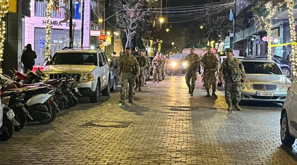 عناصر من الجيش اللبناني يؤدون مهام أمنية في بيروت (قيادة الجيش)