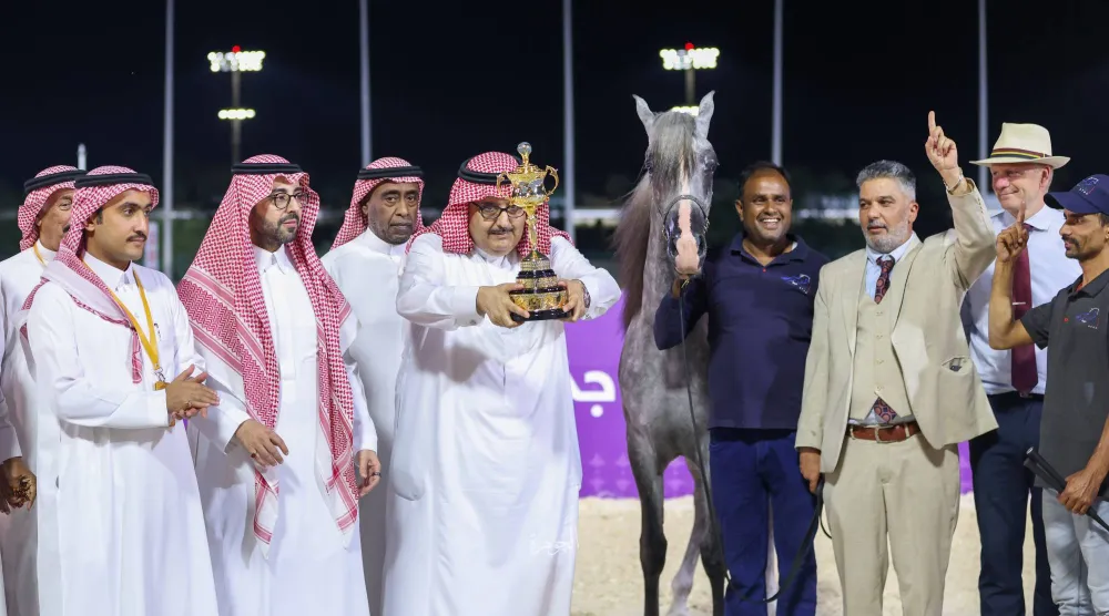 الأمير عبدالعزيز بن أحمد بن عبدالعزيز خلال تتويج المهر مترف عذبة (الشرق الأوسط)
