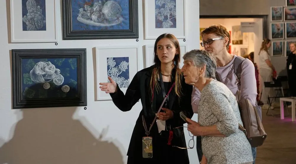  Visitors look at paintings by Ukrainian artists at the Art Kyiv 2026 Festival at the Art Ukraine Gallery in Kyiv, Ukraine, Friday, May 8, 2026. (AP) 