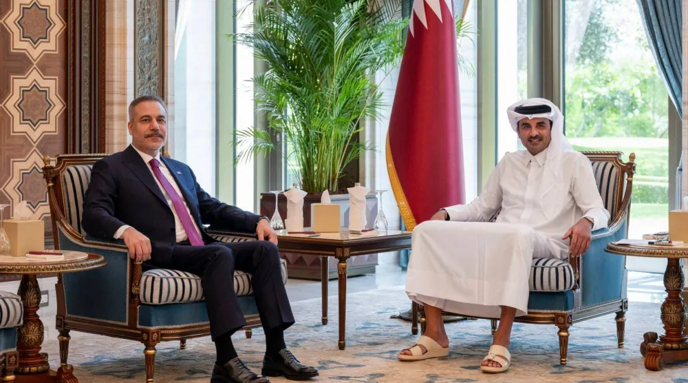 الشيخ تميم بن حمد آل ثاني أمير قطر استقبل بمكتبه في قصر لوسيل هاكان فيدان وزير الخارجية التركي (قنا)