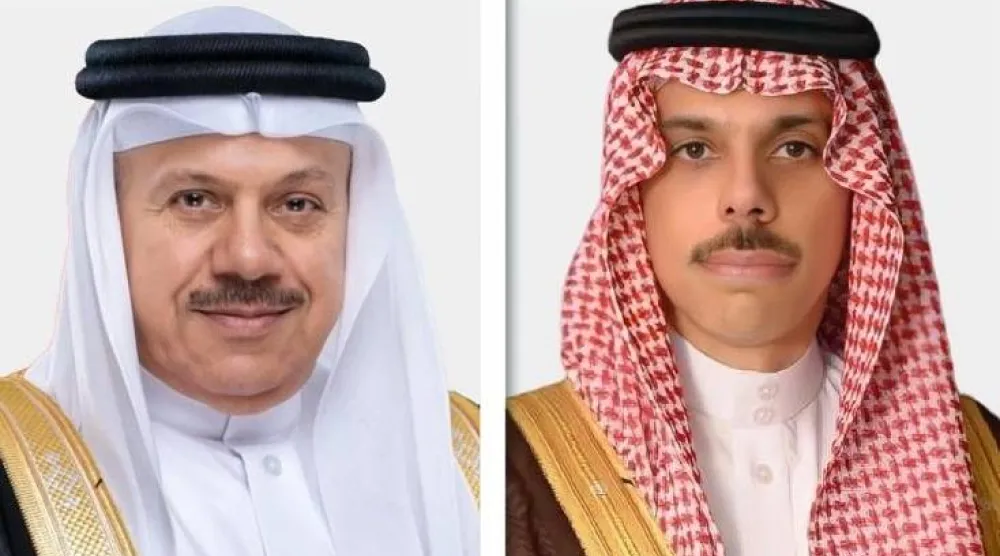 وزيرا الخارجية السعودي الأمير فيصل بن فرحان والبحريني الدكتور عبد اللطيف الزياني (الشرق الأوسط)