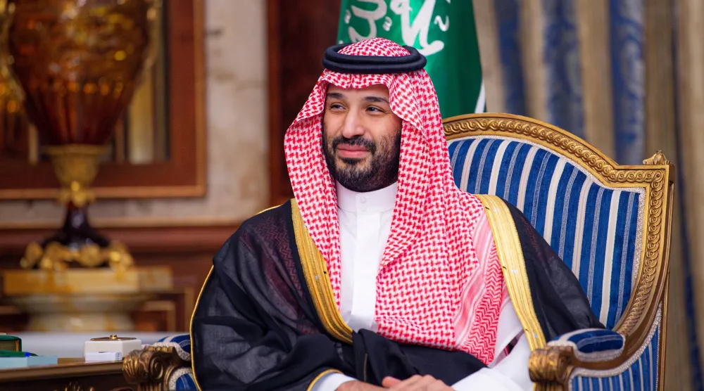 ولي العهد السعودي الأمير محمد بن سلمان خلال استقباله وفد تكريم خادم الحرمين الشريفين تقديراً لدعمه جمعيات تحفيظ القرآن الكريم (واس)
