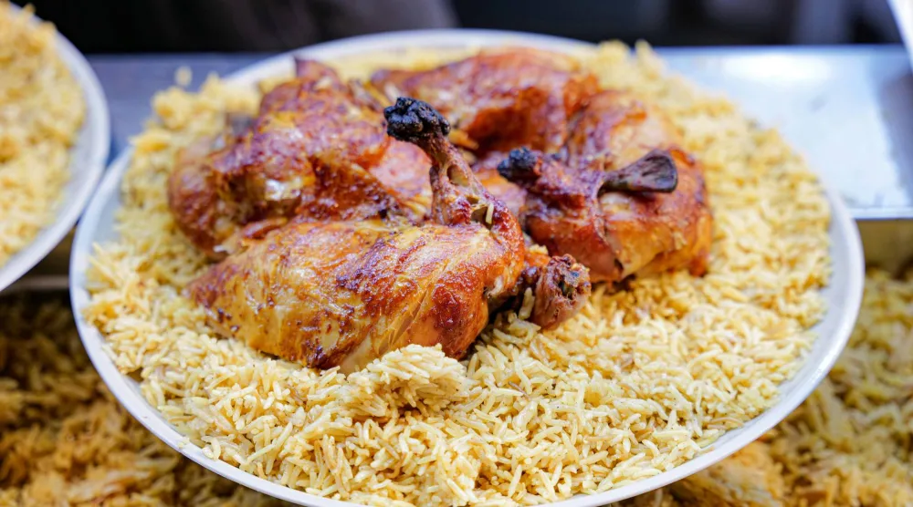 طبق كبير من الأرز مع الدجاج (بيكسلز)