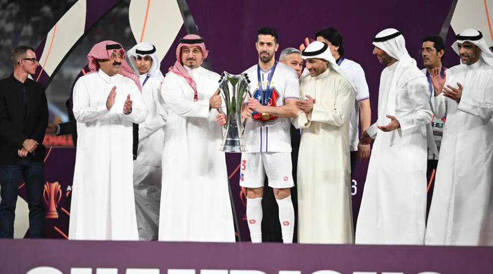 ياسر المسحل خلال تتويجه الكويت الكويتي باللقب (الاتحاد الآسيوي)