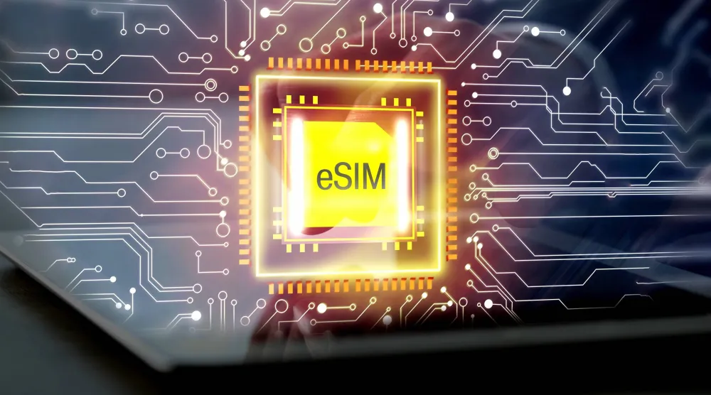 انتشار «eSIM» لا يزال محدوداً بعد عقد على ظهورها رغم توقعات نمو كبيرة (شاترستوك)
