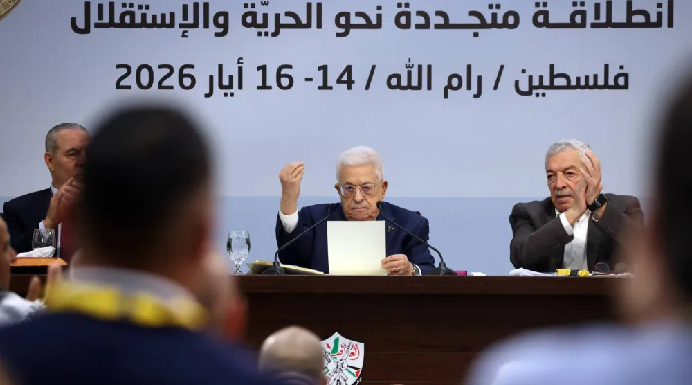 عباس أثناء خطابه في المؤتمر العام الثامن لحركة «فتح» بمدينة رام الله (إ.ب.أ)