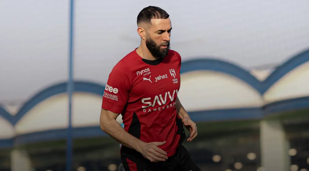 النجم الفرنسي كريم بنزيمة (موقع نادي الهلال)