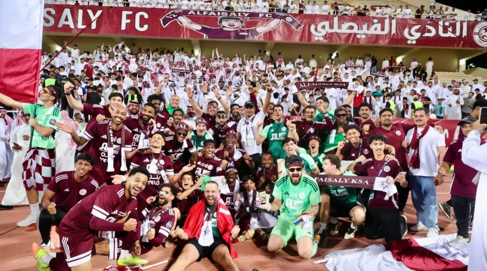 لاعبو الفيصلي يحتفلون بالعودة إلى الأضواء (موقع النادي)