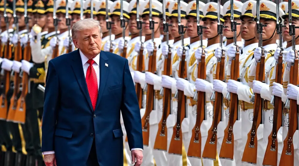 ABD Başkanı Donald Trump, Pekin'de Çin onur kıtasını selamladı (AP)