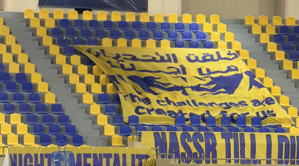 رسالة جماهير «النصر» للاعبيها كما بدت على مدرجات ملعب النادي (الشرق الأوسط)