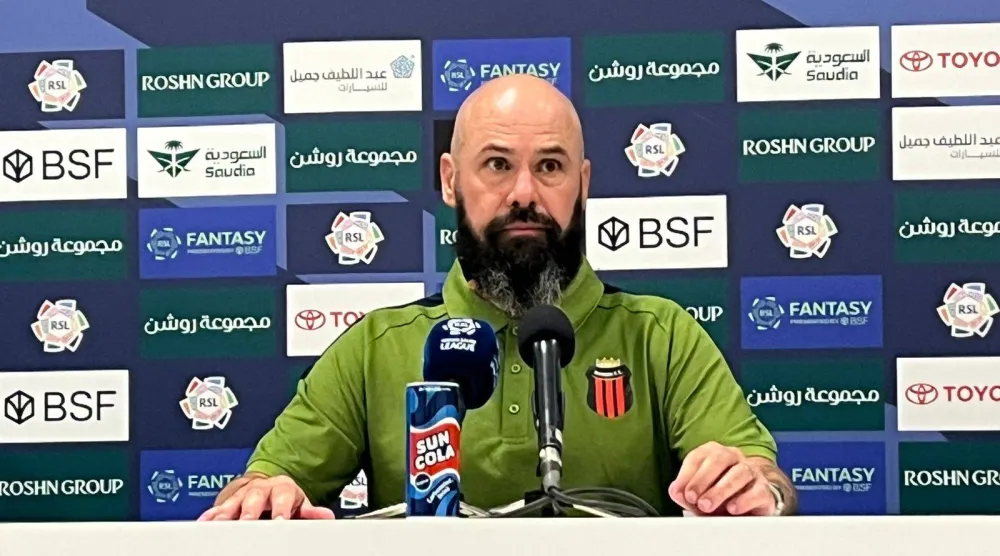 البرازيلي ماوريسيو دولاك مدرب فريق الرياض (الشرق الأوسط) 