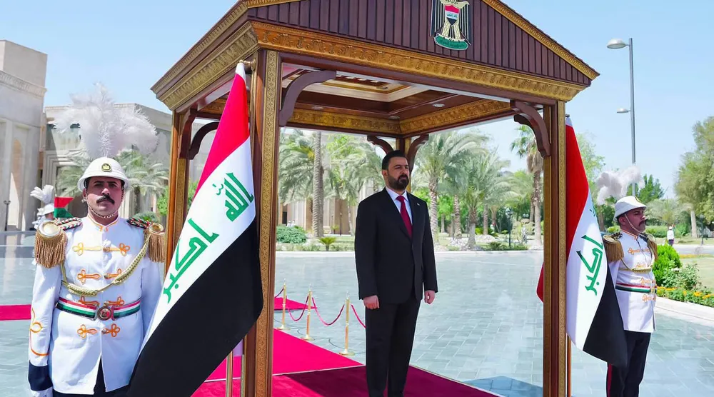 رئيس الوزراء العراقي الجديد علي الزيدي خلال مراسم تسلُّم السلطة في بغداد (أ.ف.ب)