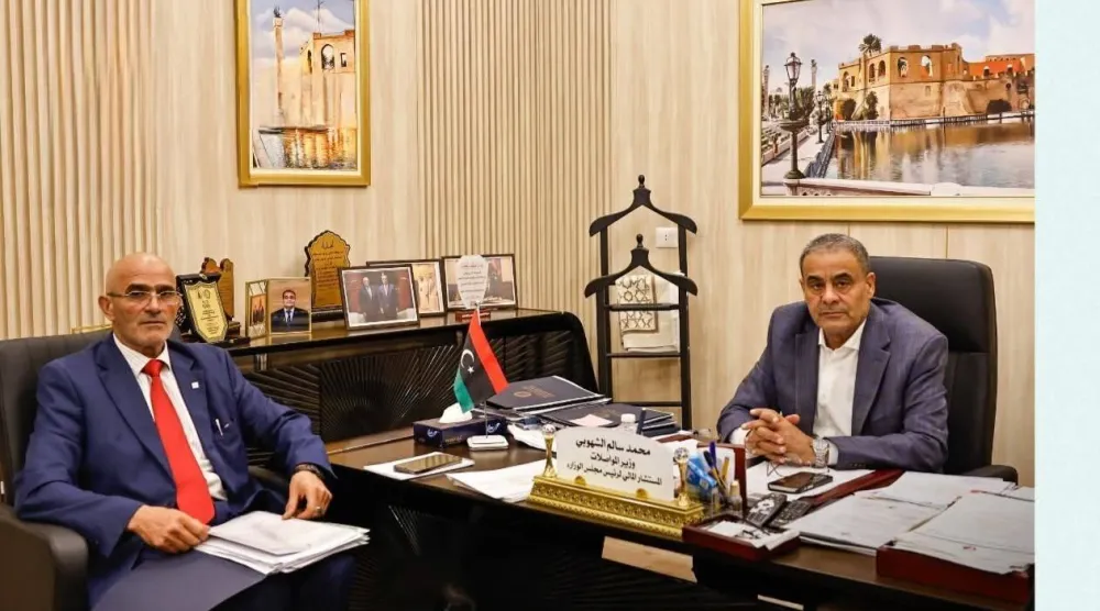 محمد الشهوبي المستشار المالي للدبيبة يلتقي نقيب المتقاعدين بغرب ليبيا الأسبوع الماضي (الصفحة الرسمية للاتحاد الوطني لعمال ليبيا)