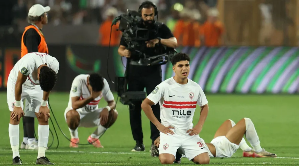 الحزن يسيطر على لاعبي الزمالك عقب الخسارة (رويترز)