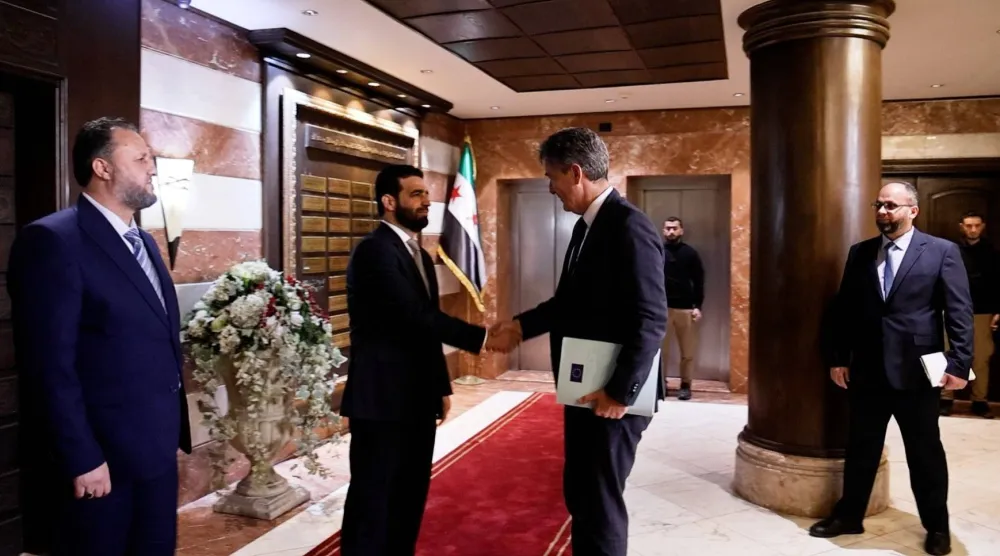 وزير الداخلية أنس خطاب مستقبلا رئيس بعثة الاتحاد الأوروبي إلى سوريا ميخائيل أونماخت في زيارة رسمية للتنسيق الإقليمي (سانا)