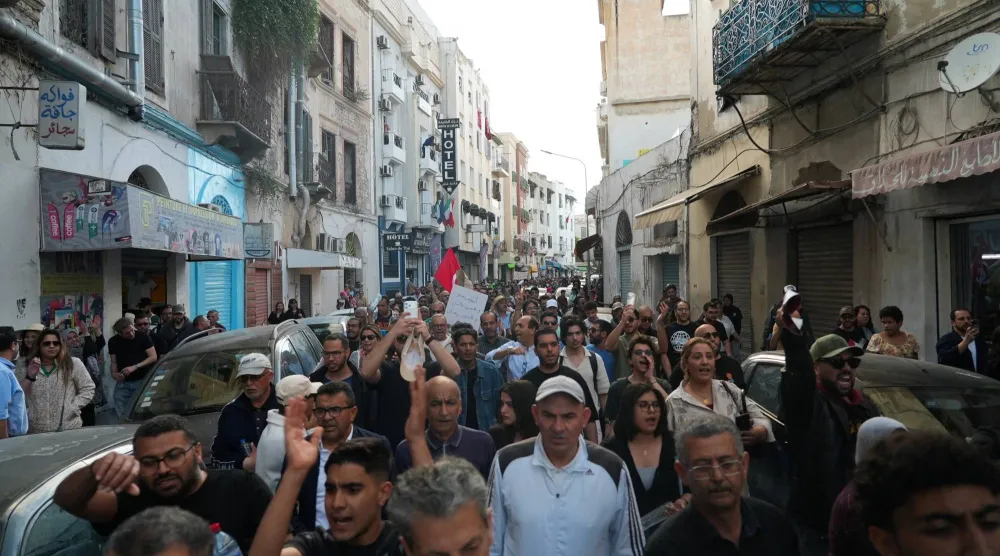 من تحرك احتجاجي في العاصمة التونسية قبل أيام (رويترز)
