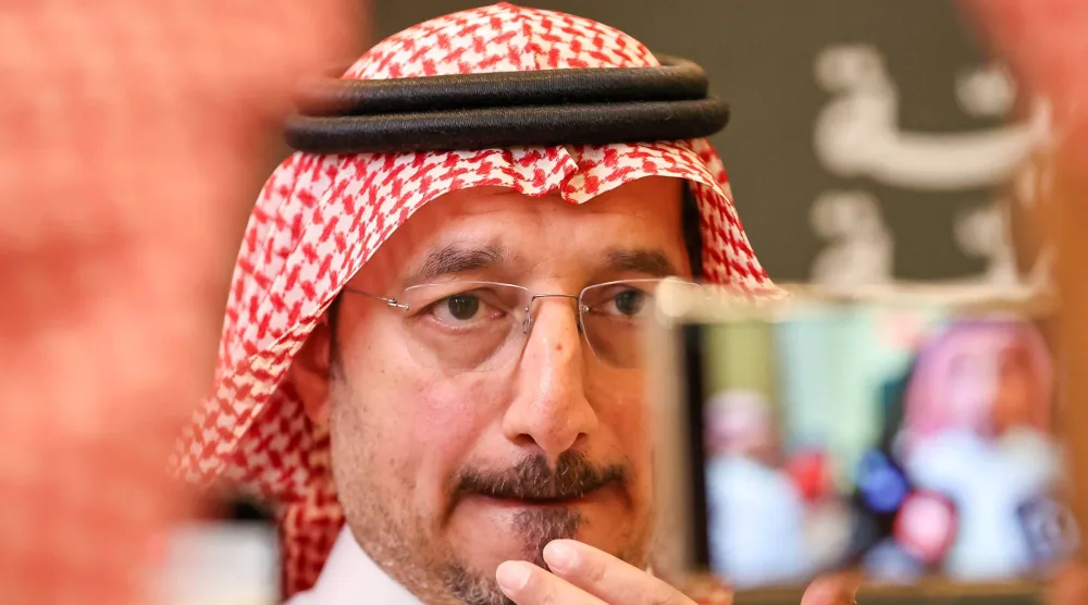 ياسر المسحل خلال حديثه لوسائل الإعلام عقب انتهاء الجمعية العمومية (سعد العنزي)