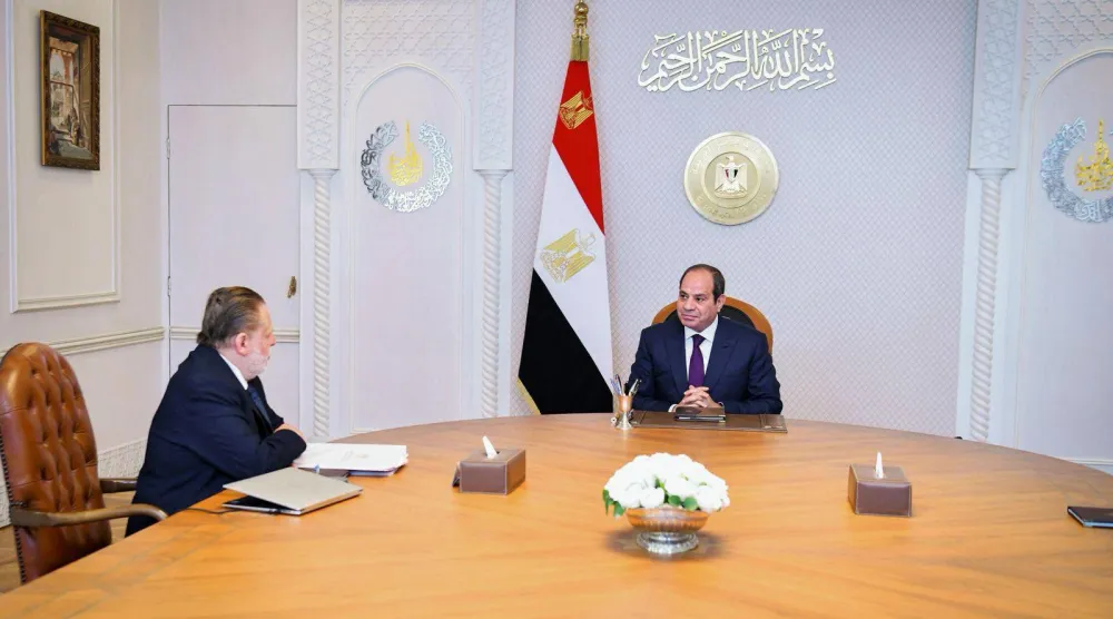 السيسي خلال لقائه محافظ البنك المركزي حسن عبد الله (رئاسة الجمهورية)