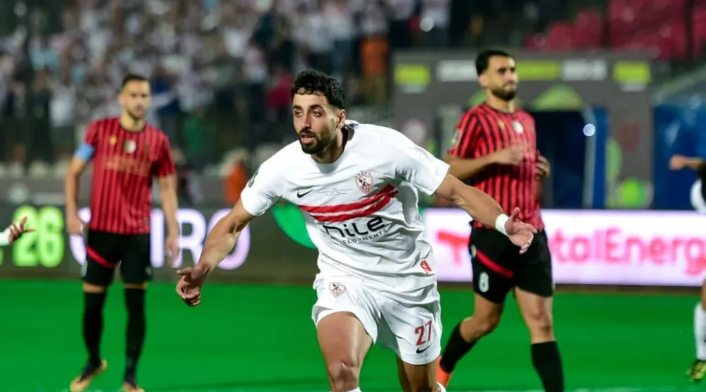 يتصدر الزمالك الترتيب برصيد 53 نقطة بفارق نقطتين أمام بيراميدز (نادي الزمالك)