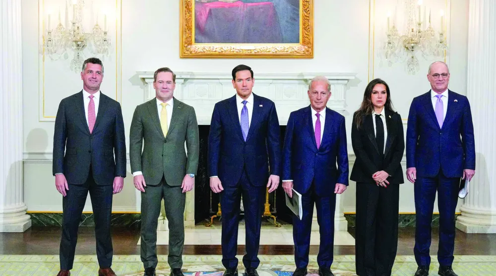 وزير الخارجية الأميركي ماركو روبيو ومستشار وزارة الخارجية مايكل نيدهام والمندوب الأميركي لدى الأمم المتحدة مايك والتز والسفير الأميركي لدى لبنان ميشال عيسى خلال محادثات السلام بين السفيرة اللبنانية في واشنطن ندى حمادة معوض ونظيرها الإسرائيلي يحيئيل ليتر في مقر وزارة الخارجية الأميركية (د.ب.أ)