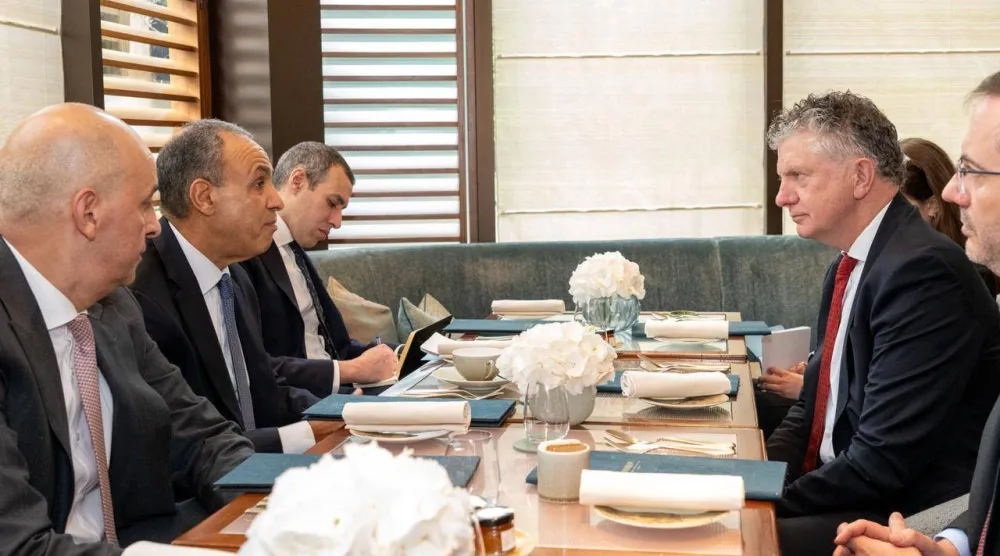 محادثات وزير الخارجية المصري بدر عبد العاطي ومستشار الأمن القومي البريطاني جوناثان باول في لندن الثلاثاء (صفحة وزارة الخارجية على فيسبوك)