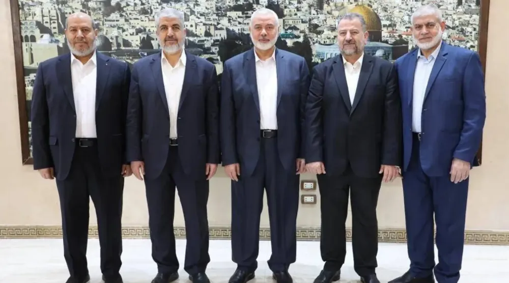 (foto altı) Hamas liderleri... (Sağdan sola) Ruhi Müşteha, Salih el-Aruri, İsmail Heniyye, Halid Meşal ve Halil el-Hayye (Arşiv – Hamas medyası)