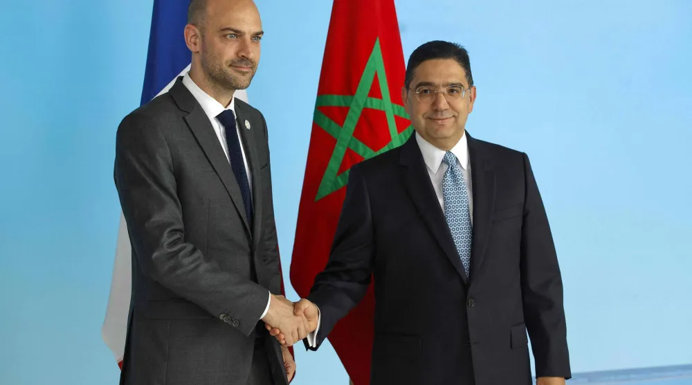 وزير خارجية المغرب ناصر بوريطة مستقبلاً نظيره الفرنسي جان نويل بارو في الرباط (أ.ف.ب)