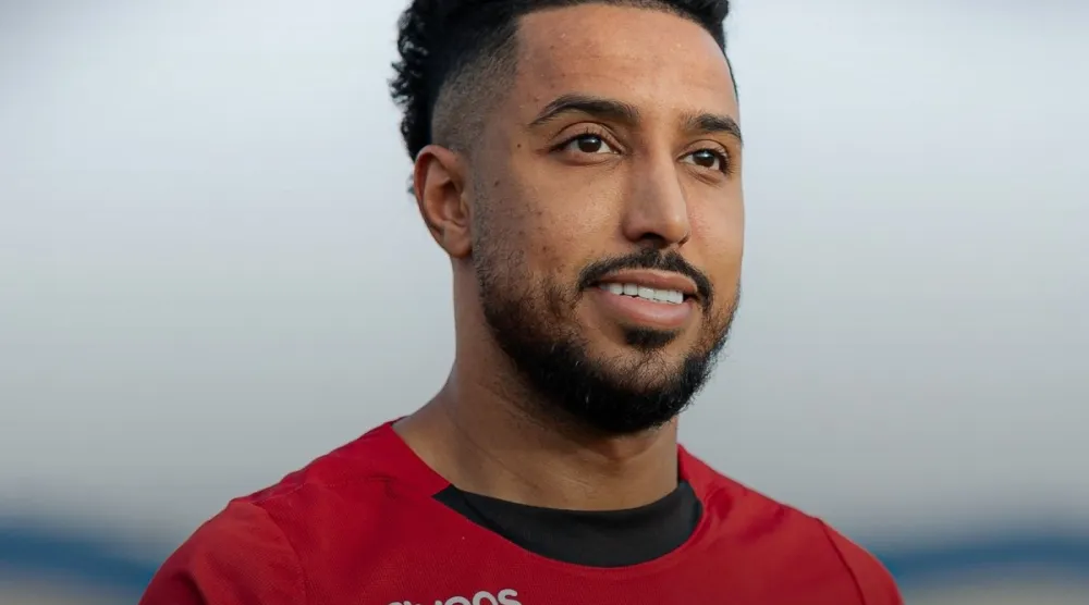الدوسري خلال وجوده في تدريبات الهلال (موقع النادي)