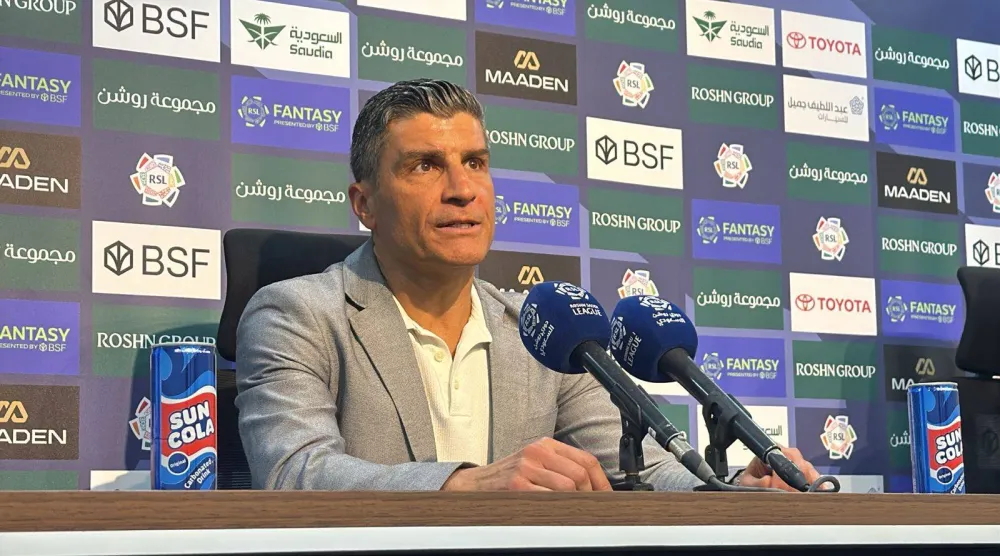 البرتغالي بيدرو إيمانويل المدير الفني لفريق الفيحاء (الشرق الأوسط) 