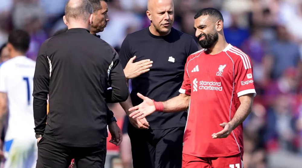 الهولندي أرني سلوت مدرب ليفربول يرد على لاعبه محمد صلاح (د.ب.أ)