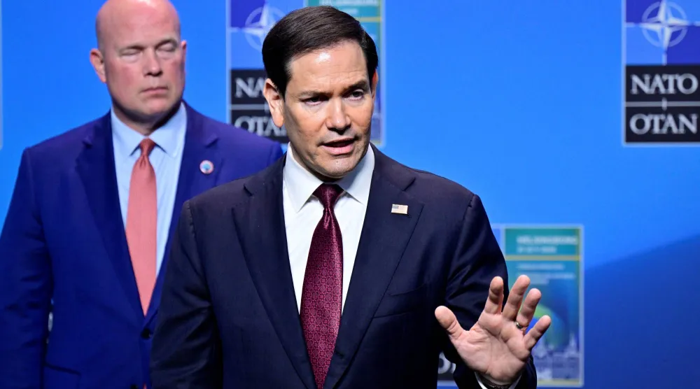 وزير الخارجية الأميركي ماركو روبيو يتحدث على هامش اجتماع وزراء خارجية دول حلف شمال الأطلسي (ناتو) في مدينة هيلسينبورغ السويدية (رويترز)