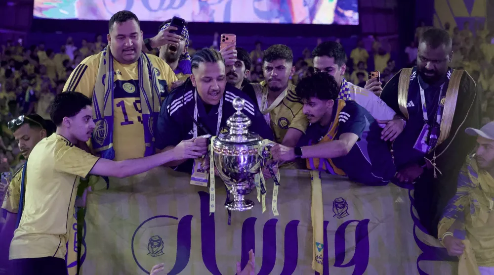 جماهير النصر تحتفل بالكأس (تصوير: نايف العتيبي)