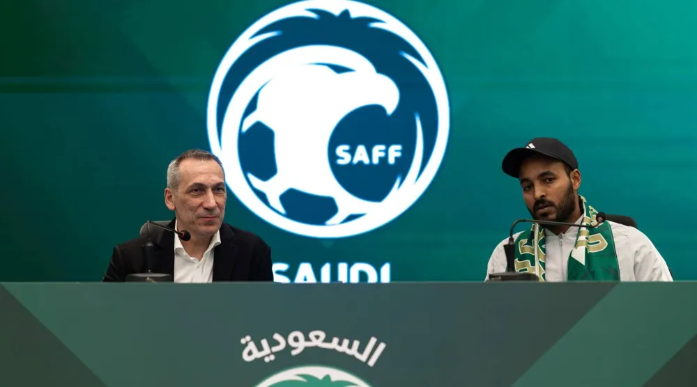 اليوناني دونيس قال إنه سيبنى فريقاً مقاتلاً (المنتخب السعودي)