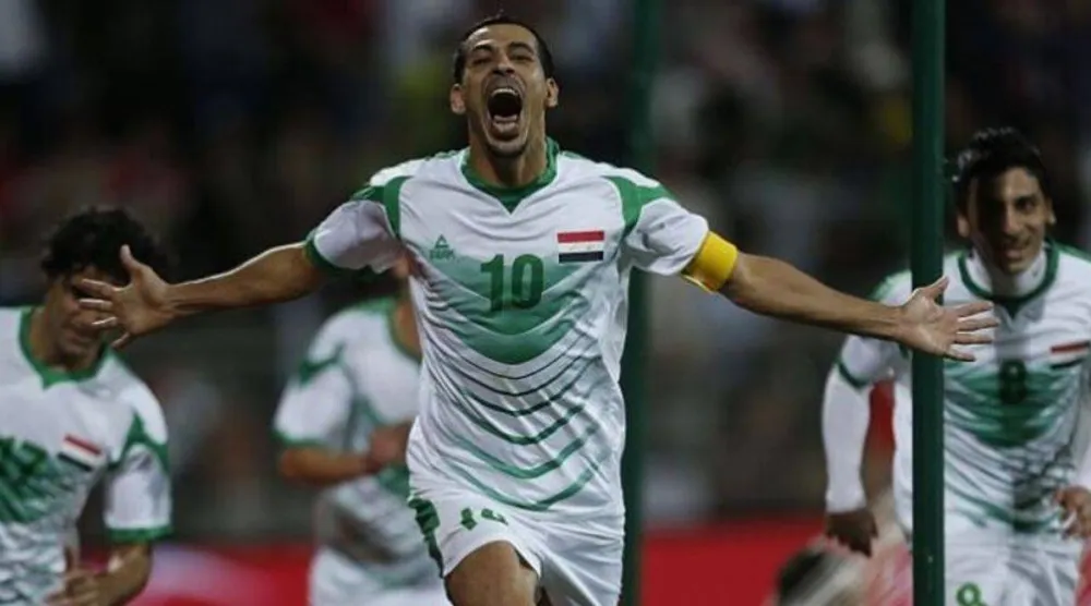 يونس محمود بقميص منتخب العراق لكرة القدم خلال مسيرته الدولية مع «أسود الرافدين» (الاتحاد الآسيوي لكرة القدم)