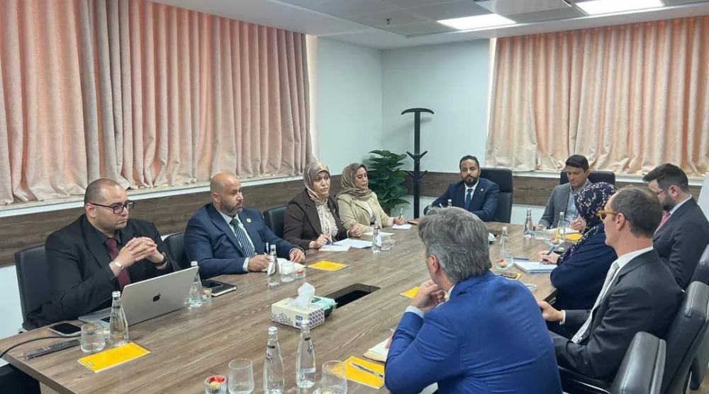مسؤولون أوروبيون في لقاء مع ممثلى صندوق الإعمار ببنغازي الثلاثاء الماضي (سفير الاتحاد الأوروبي في ليبيا)