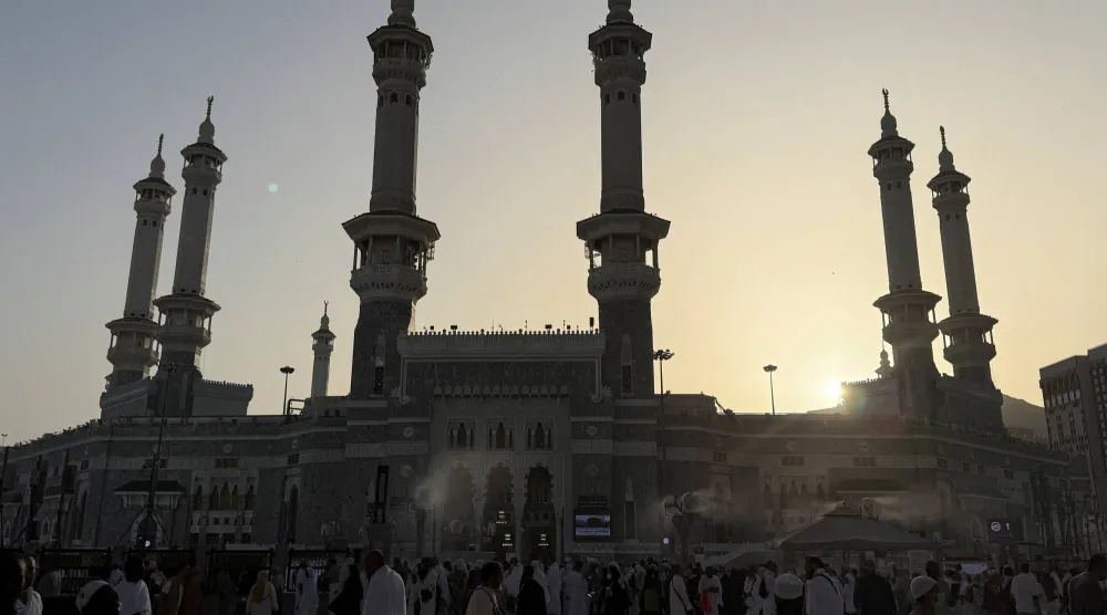 Muslim pilgrims at the Grand Mosque complex, ahead of the annual hajj pilgrimage, in the holy city of Makkah, Saudi Arabia, May 22, 2026. REUTERS/Ibraheem Abu Mustafa