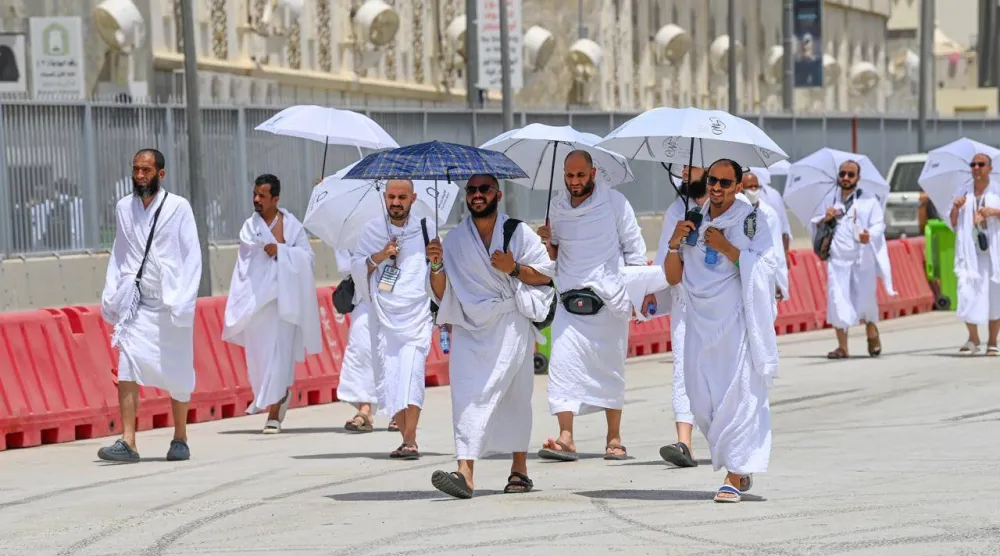 تدفُّق الحجاج إلى مشعر منى سار بكل يسر وسهولة مدعوماً بالخدمات كافة (تصوير: علي خمج)