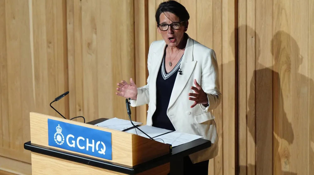 آن كيست باتلر رئيسة جهاز الاستخبارات السيبرانية البريطاني (GCHQ)، تلقي محاضرتها السنوية الافتتاحية في بليتشلي بارك في بريطانيا 27 مايو 2026 (د.ب.أ)