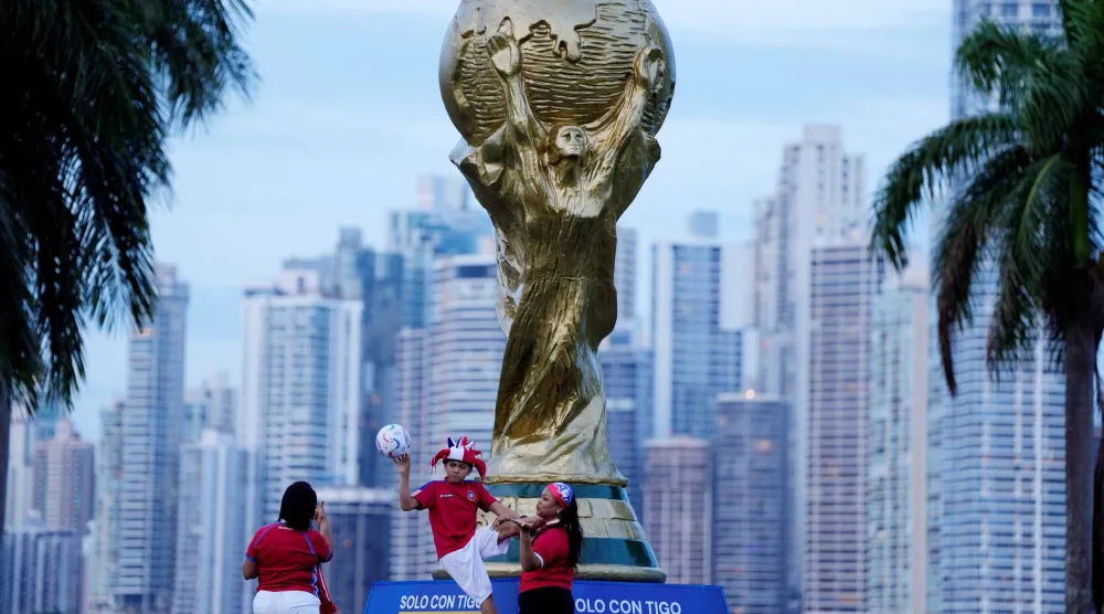 أسعار تذاكر مباريات كأس العالم شهدت غلاءً فاحشاً (رويترز)