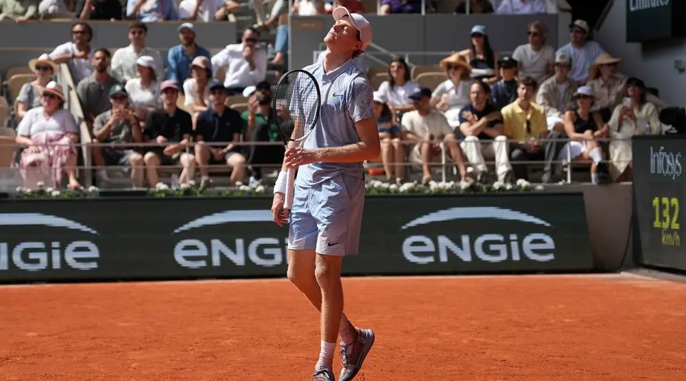 Sinner Struggles with Illness, Low Energy as Cerundolo Shocks French Open Favorite in Second Round